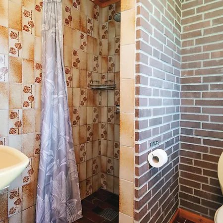 4 Person In Henne Nyaraló